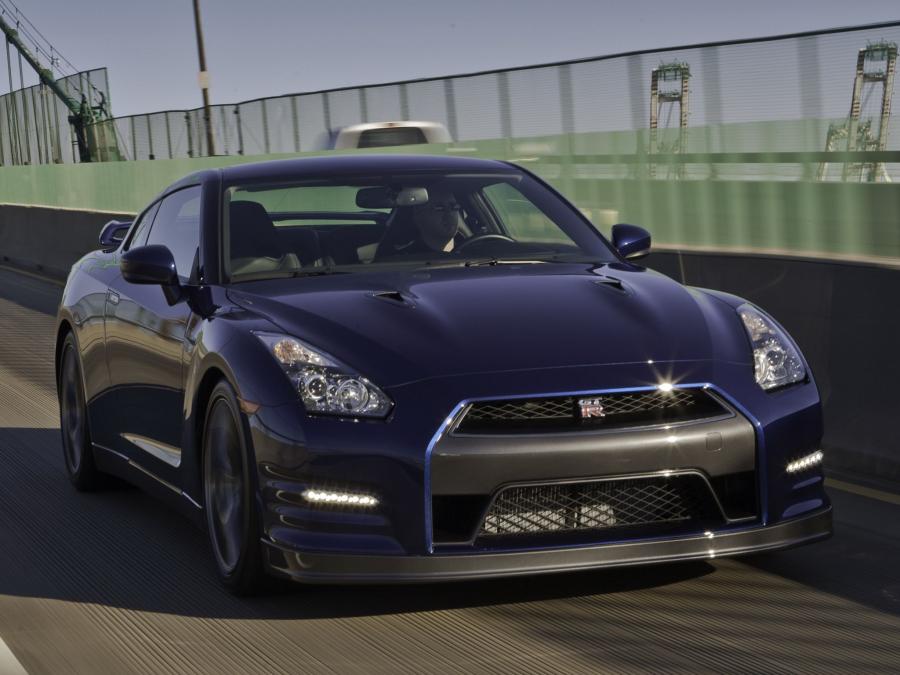  Nissan GT-R Black Edition 2010 года  (US) (фото 9 из 27)